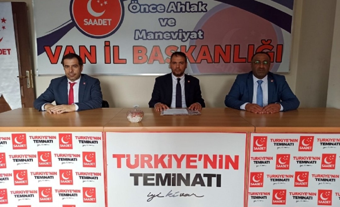 saadet_partisi_kentin_sorunlarini_ele_aldi_masa_basinda_degil_sahaya_inmek_gerekir_h70845_60846