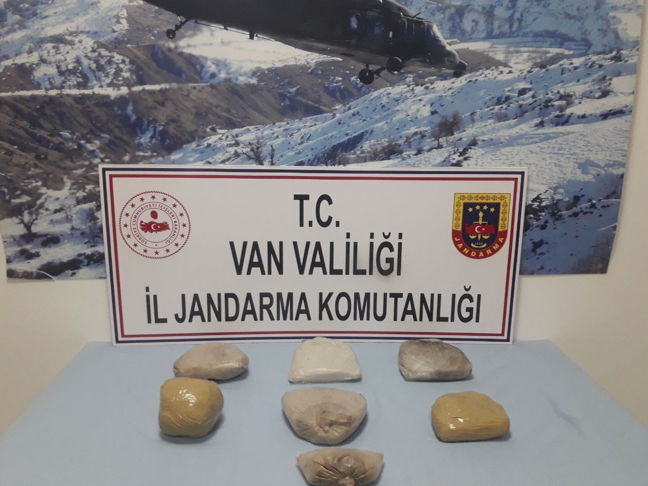 BAŞKALE'DE 7 KİLO 673 GRAM EROİN ELE GEÇİRİLDİ