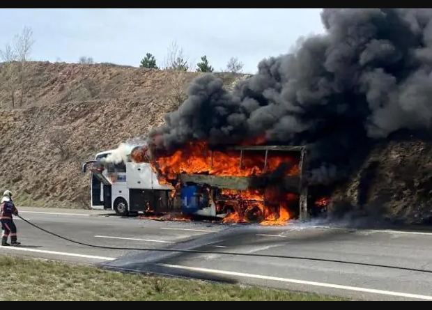 ankara_da_faciadan_donuldu_yolcu_otobusu_alev_alev_yandi_h108318_ed960